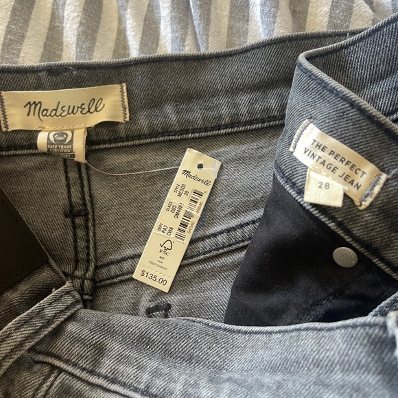 Madewell perfect vintage gray jeans with a single distress on the right leg - Picture 8 of 8